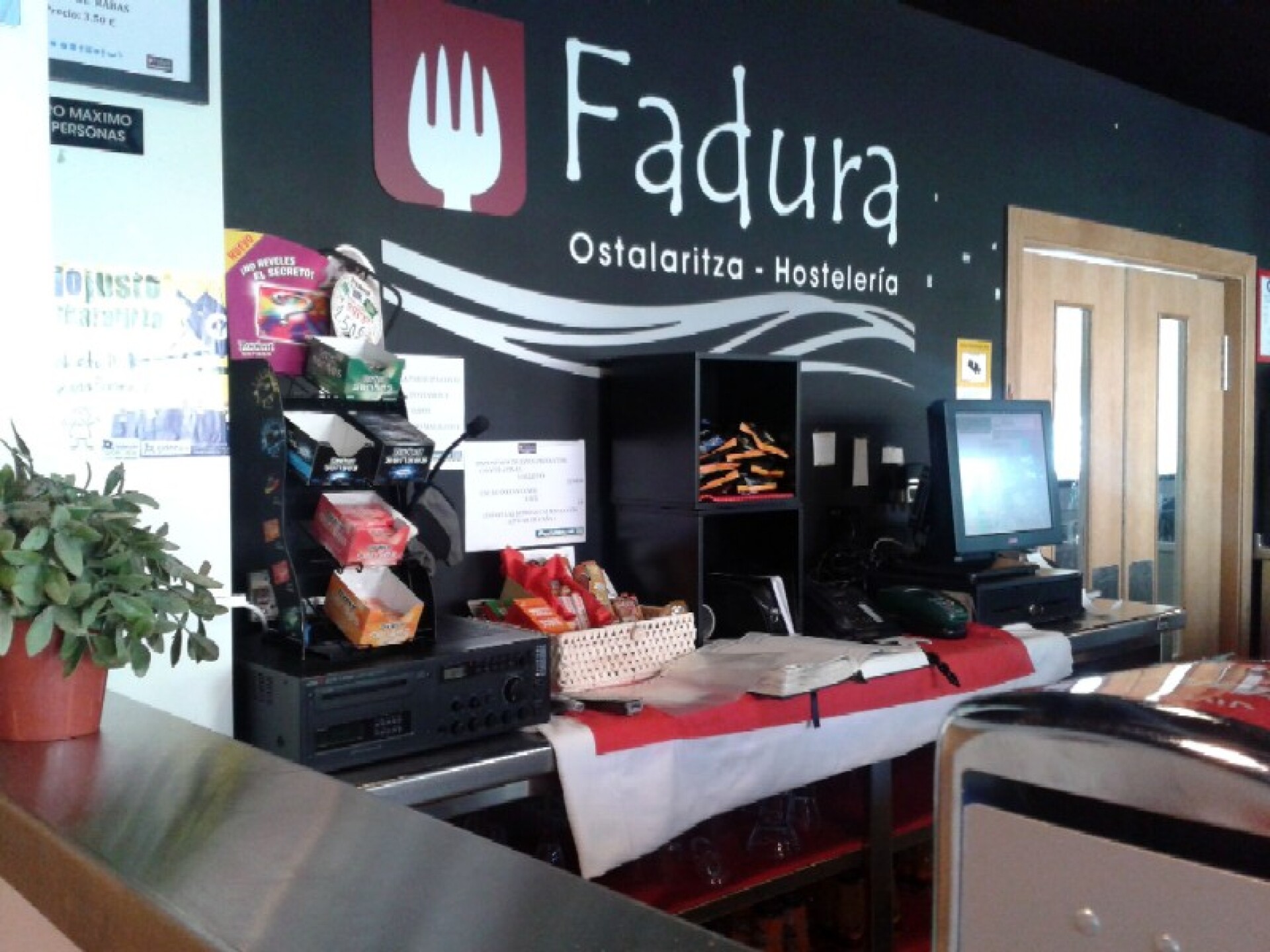 /uploads/image/90810790_interior-cafeteria-fadura_lg.jpg